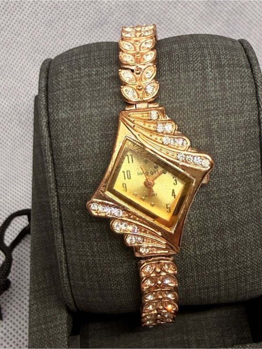 King Girl Gold Tone Rhinestone Rhombus Bracelet Watch - Working